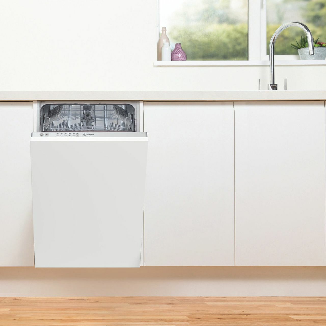 45cm Slimline Dishwasher, White - Indesit DSIE2B10UKN F - London Houseware - 3