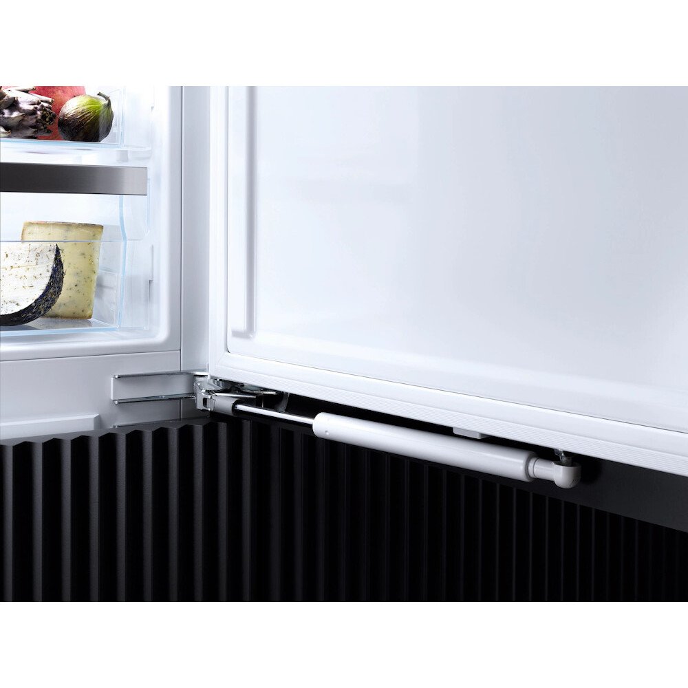 213L Frost Free Built-In Freezer, Fixed Hinge, White - Miele FNS7794E - London Houseware - 5