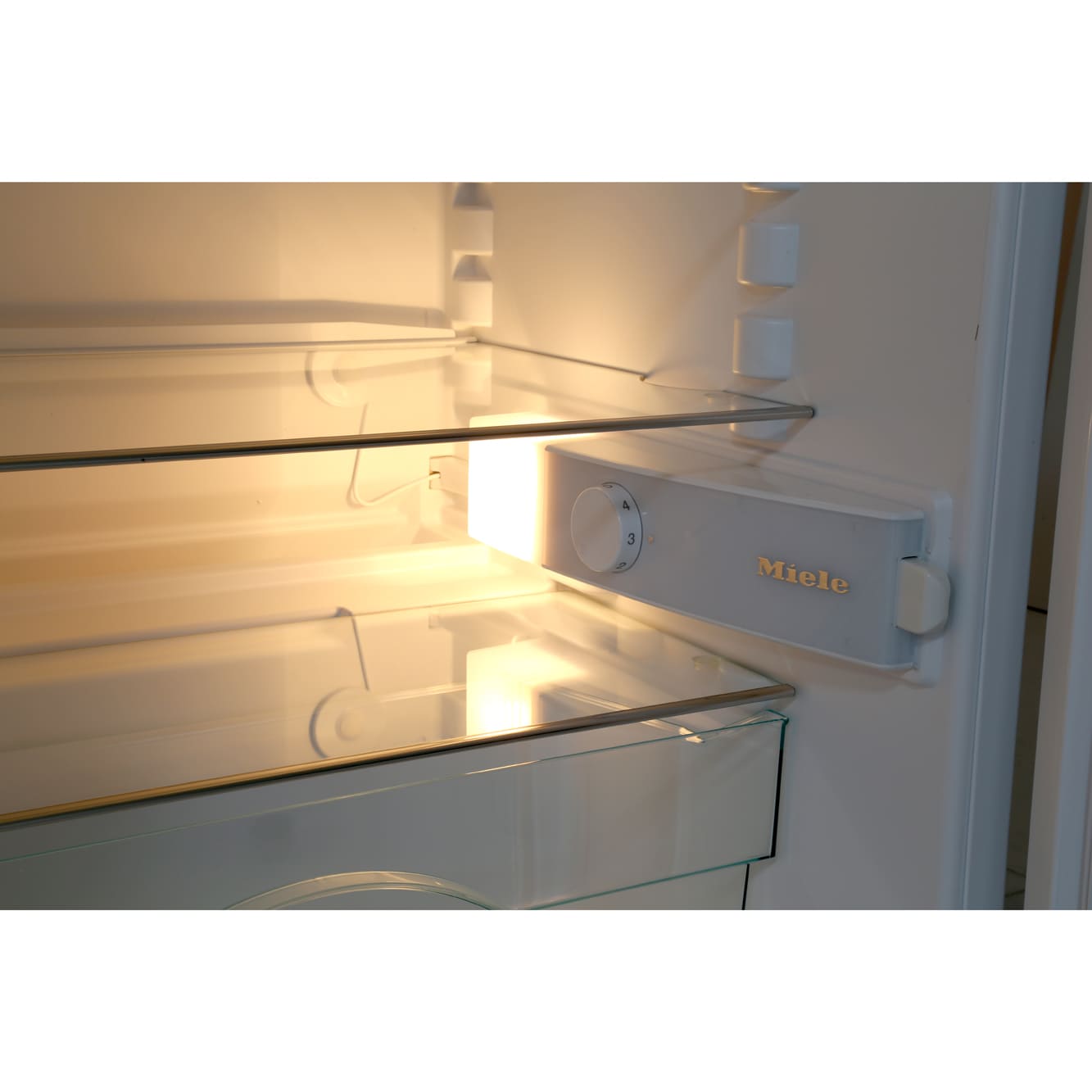 55cm Larder Under Counter Fridge, White - Miele K12010S-2 - London Houseware - 4
